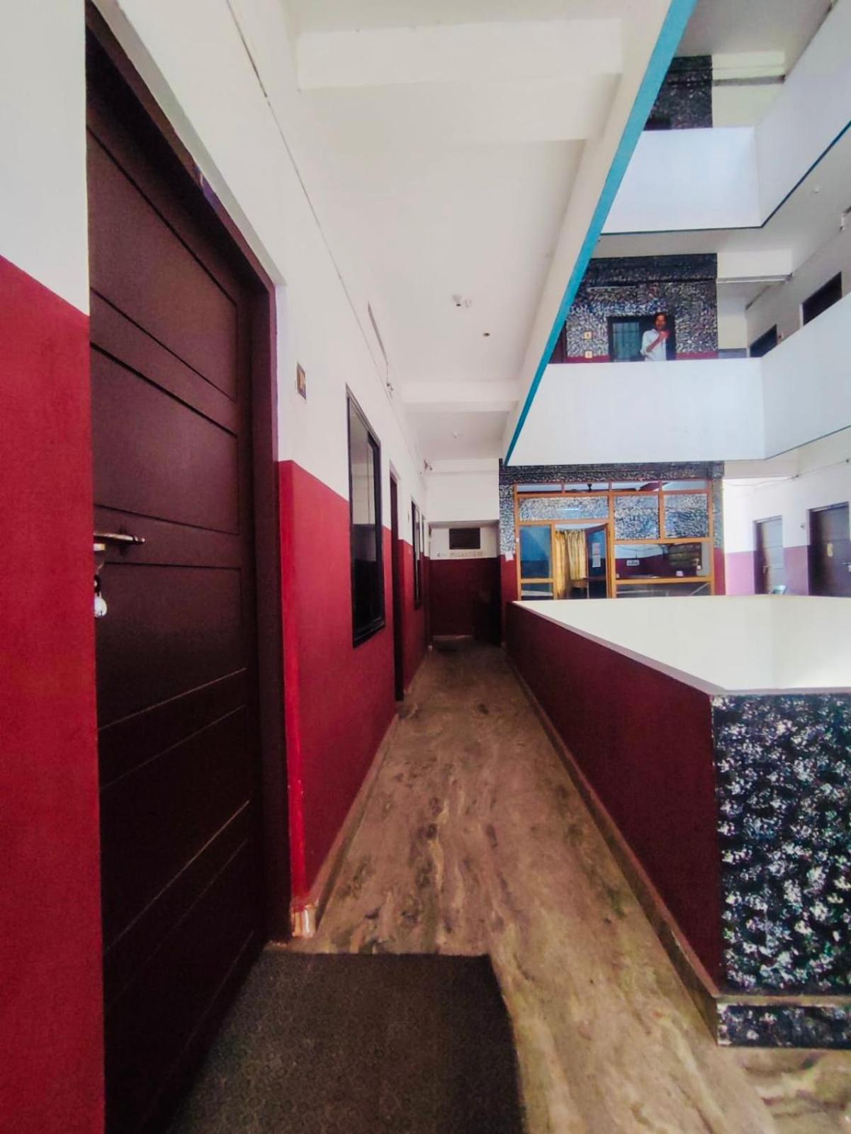 Omega Tourist Home Thrissur Eksteriør bilde